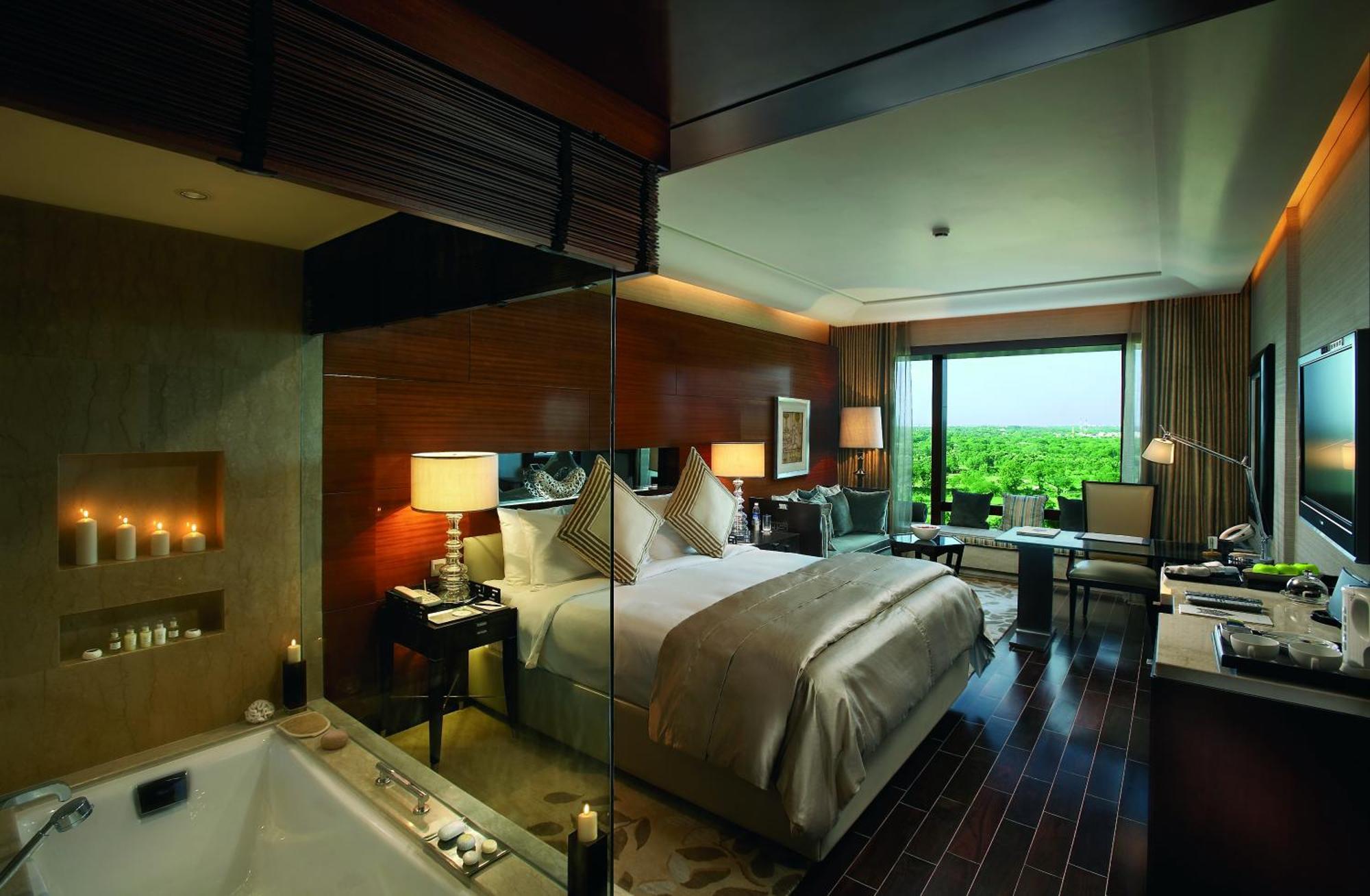 The Leela Ambience Gurugram Hotel & Residences - The Luxury Urban Sanctuary Gurgaon Ngoại thất bức ảnh A room at The Oberoi, Mumbai